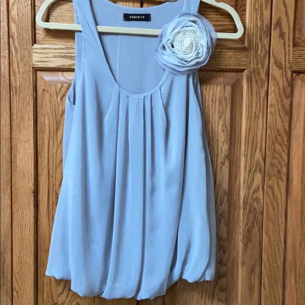 Sleeveless Scoop neck top
